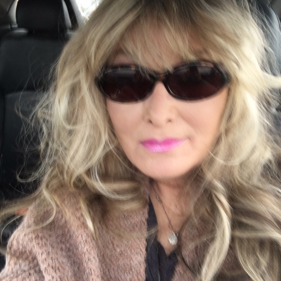 Hi I'm Alesia and I Love all types of clothes!💕 - Picture 8 of 8